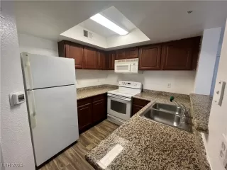 Photo #4: 2611315 Listing 