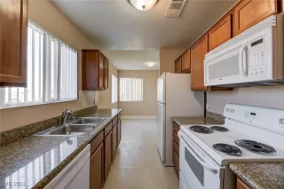 Photo #4: 2611343 Listing 