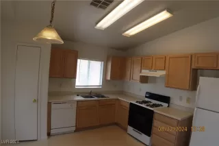 Photo #5: 2611386 Listing 