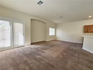 Photo #5: 2611432 Listing 