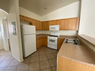 Photo #5: 2611438 Listing 