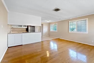 Photo #4: 2611455 Listing 