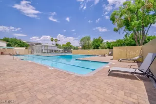 Photo #6: 2611455 Listing 