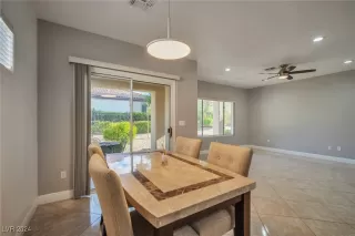 Photo #5: 2611457 Listing