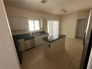 Photo #5: 2611470 Listing 