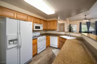 Photo #4: 2611512 Listing