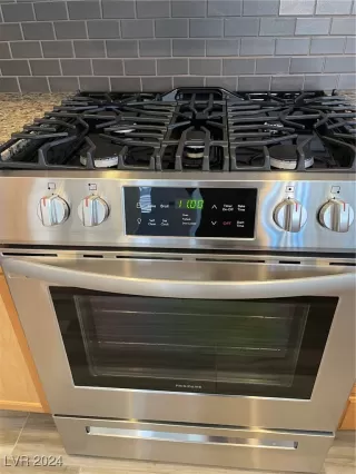 Photo #4: 2611548 Listing 