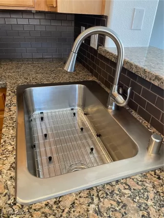 Photo #5: 2611548 Listing 