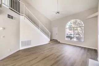 Photo #4: 2611562 Listing