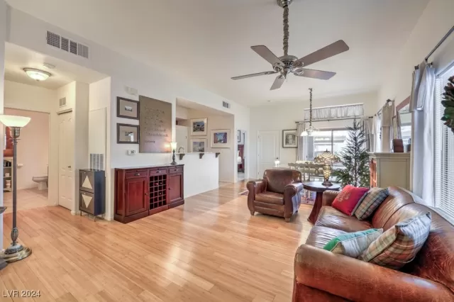 MLS: 2611587 Condo For Sale