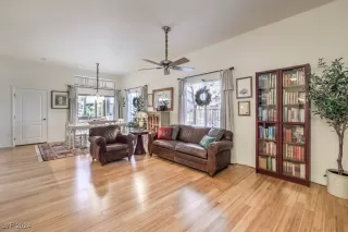 Photo #1: 2611587 Listing