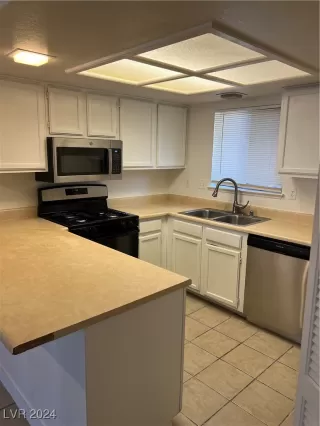 Photo #3: 2611655 Listing 