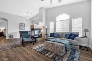 Photo #2: 2611684 Listing