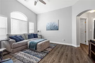 Photo #5: 2611684 Listing