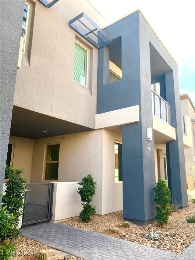 MLS: 2611688 Condo For Sale