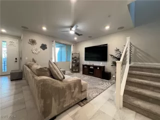 Photo #5: 2611707 Listing 