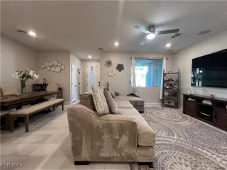 Photo #6: 2611707 Listing 