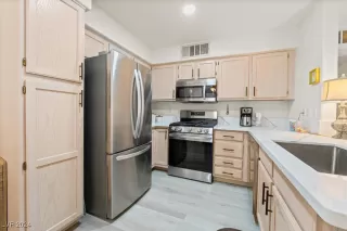 Photo #3: 2611709 Listing