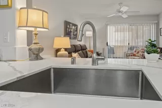 Photo #6: 2611709 Listing