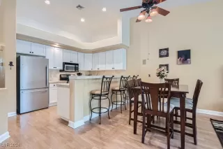 Photo #2: 2611711 Listing