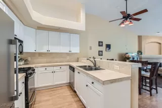 Photo #5: 2611711 Listing