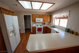 Photo #5: 2611771 Listing