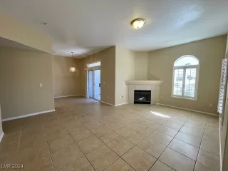 Photo #3: 2611781 Listing
