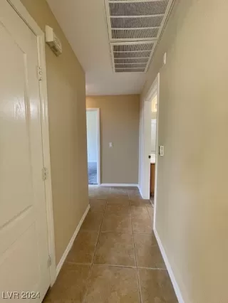Photo #5: 2611781 Listing