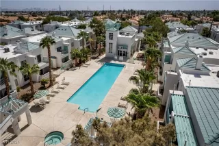 Photo #3: 2611805 Listing