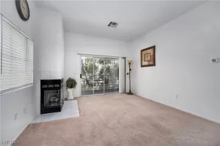 Photo #4: 2611805 Listing