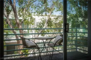 Photo #6: 2611805 Listing