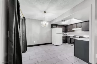 Photo #4: 2611811 Listing