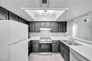 Photo #5: 2611811 Listing