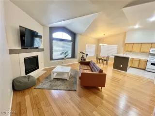 Photo #2: 2611814 Listing