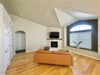 Photo #3: 2611814 Listing
