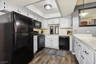 Photo #3: 2611828 Listing