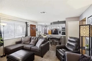 Photo #4: 2611828 Listing