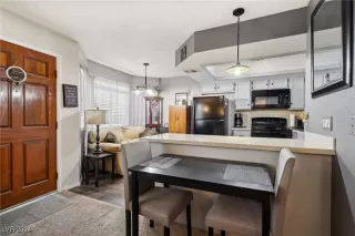 Photo #5: 2611828 Listing