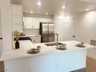 Photo #5: 2611839 Listing 