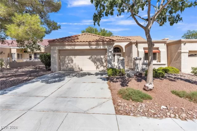 MLS: 2611852 Condo For Sale