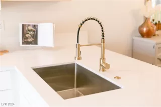 Photo #4: 2611874 Listing