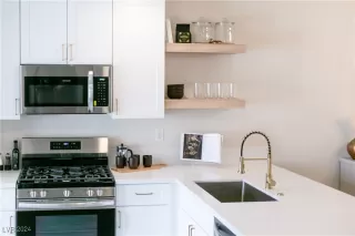 Photo #5: 2611874 Listing