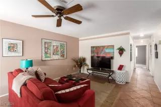 Photo #4: 2611881 Listing