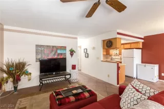 Photo #5: 2611881 Listing