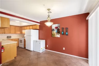 Photo #6: 2611881 Listing