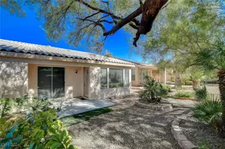 Photo #1: 2611882 Listing 