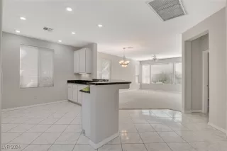 Photo #5: 2611882 Listing 