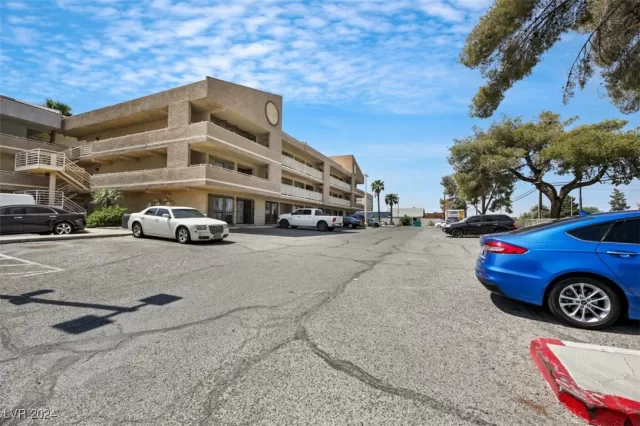 MLS: 2611884 Condo For Sale