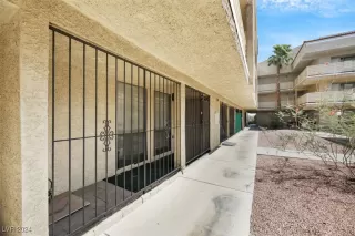 Photo #3: 2611884 Listing