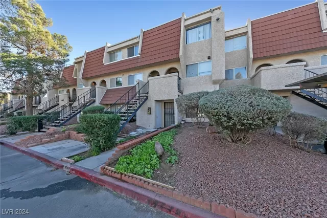 MLS: 2611905 Condo For Sale